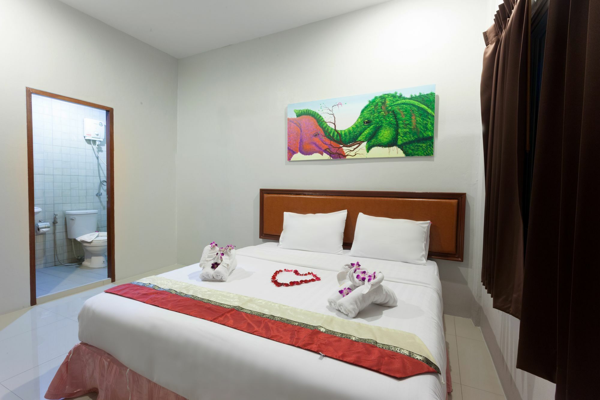 Freedom Hotel Patong Exterior foto