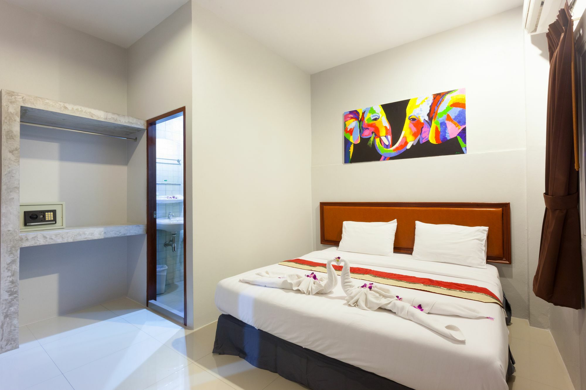 Freedom Hotel Patong Exterior foto