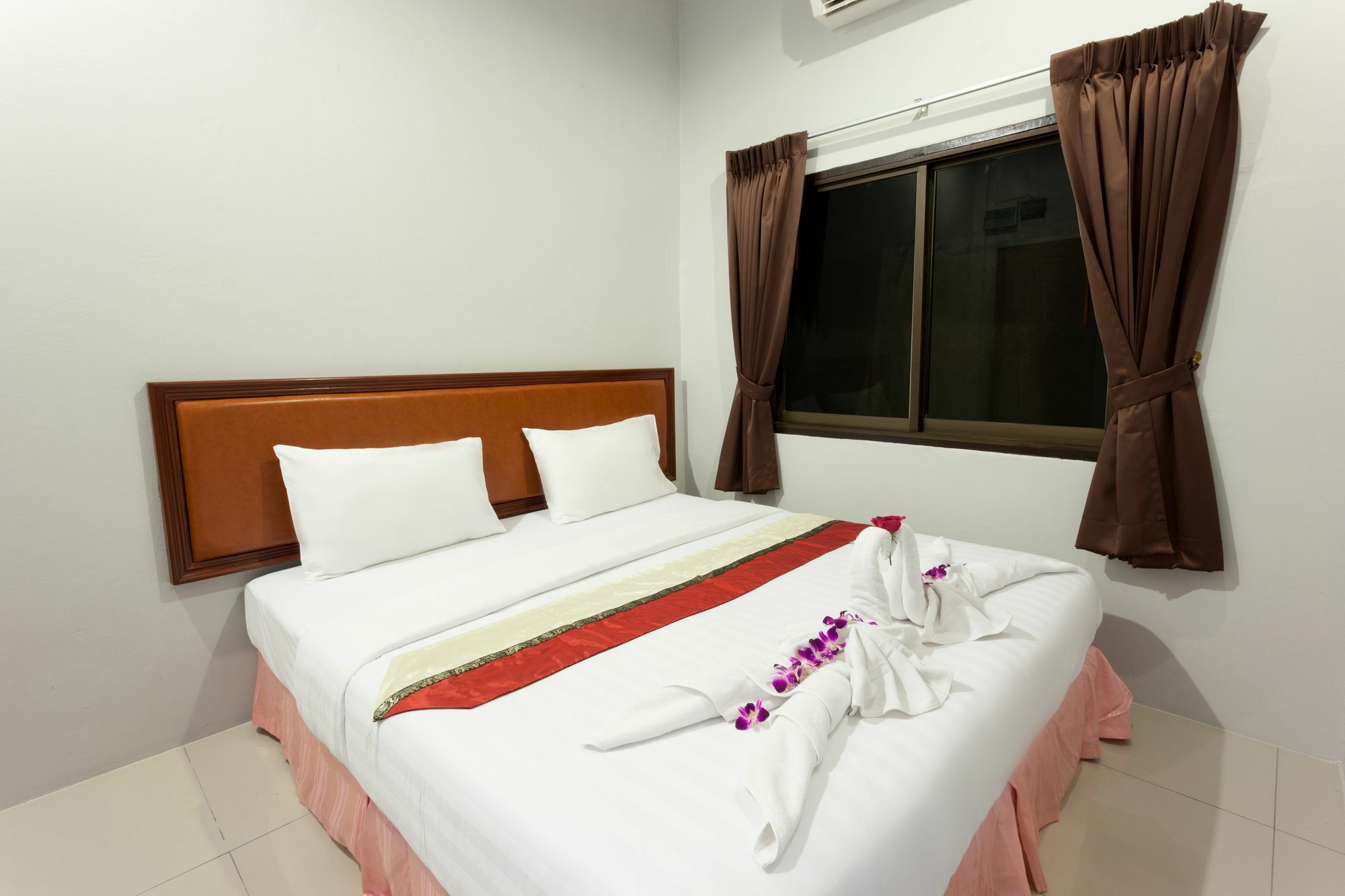 Freedom Hotel Patong Exterior foto