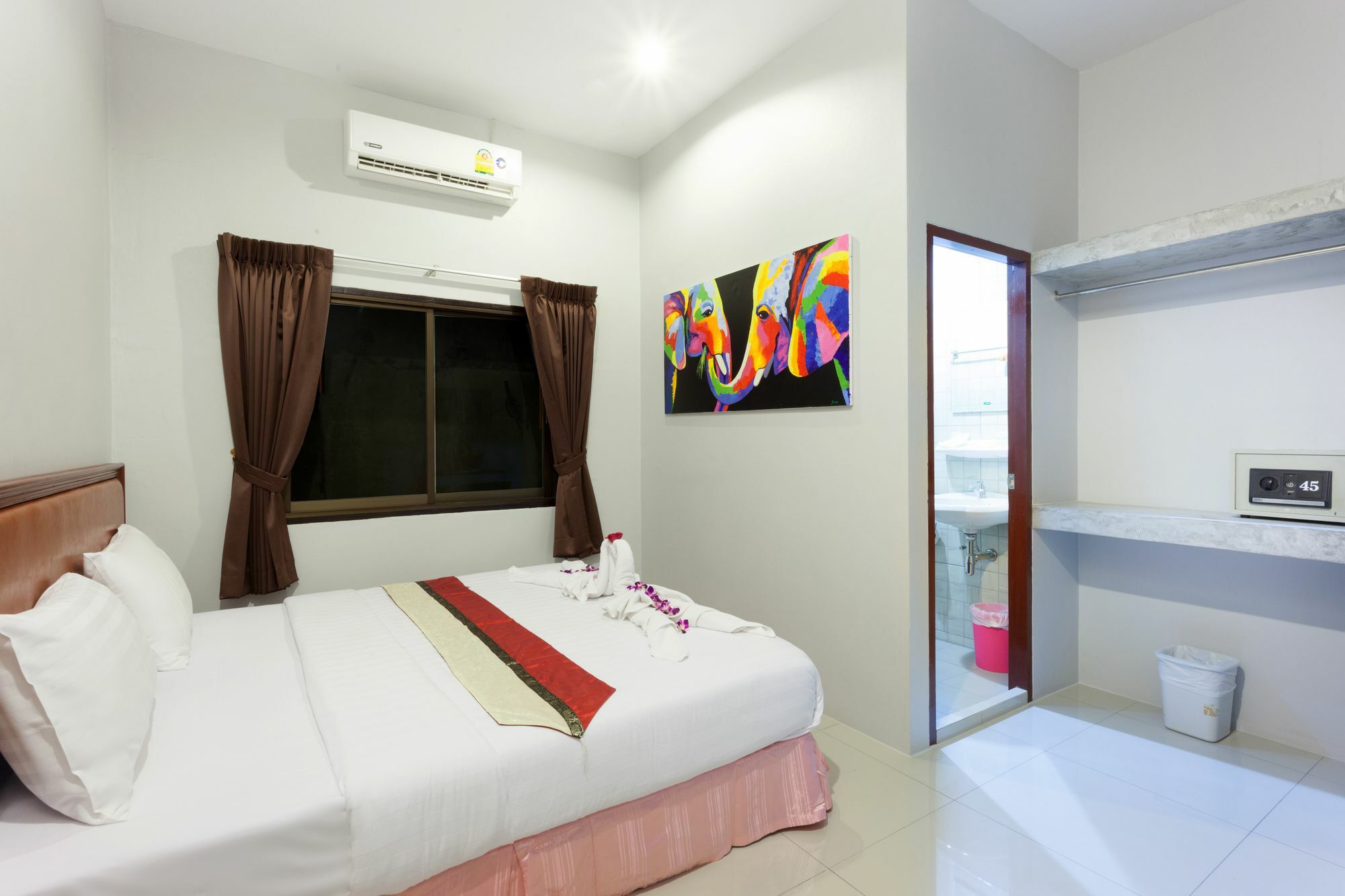 Freedom Hotel Patong Exterior foto