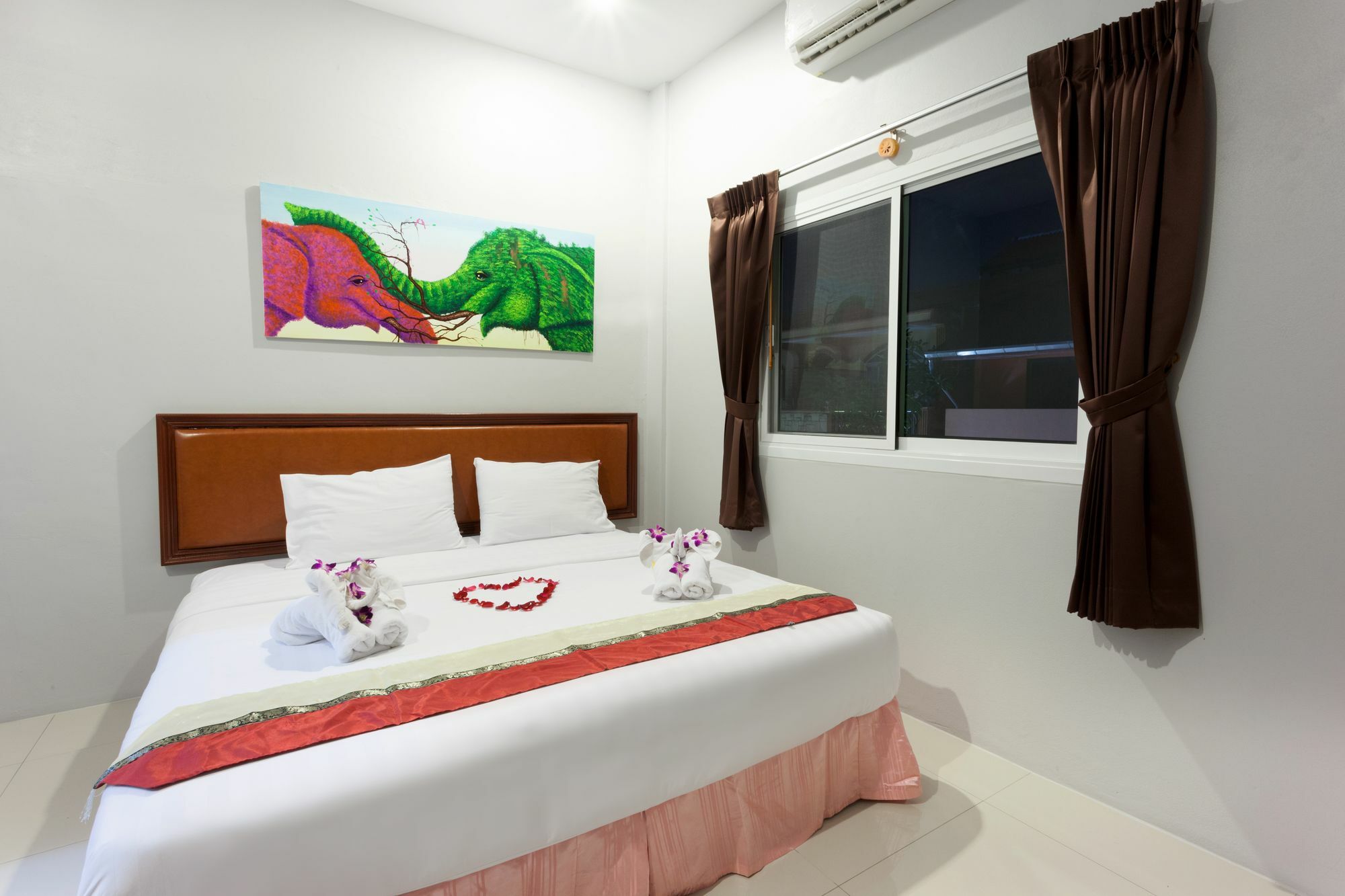 Freedom Hotel Patong Exterior foto