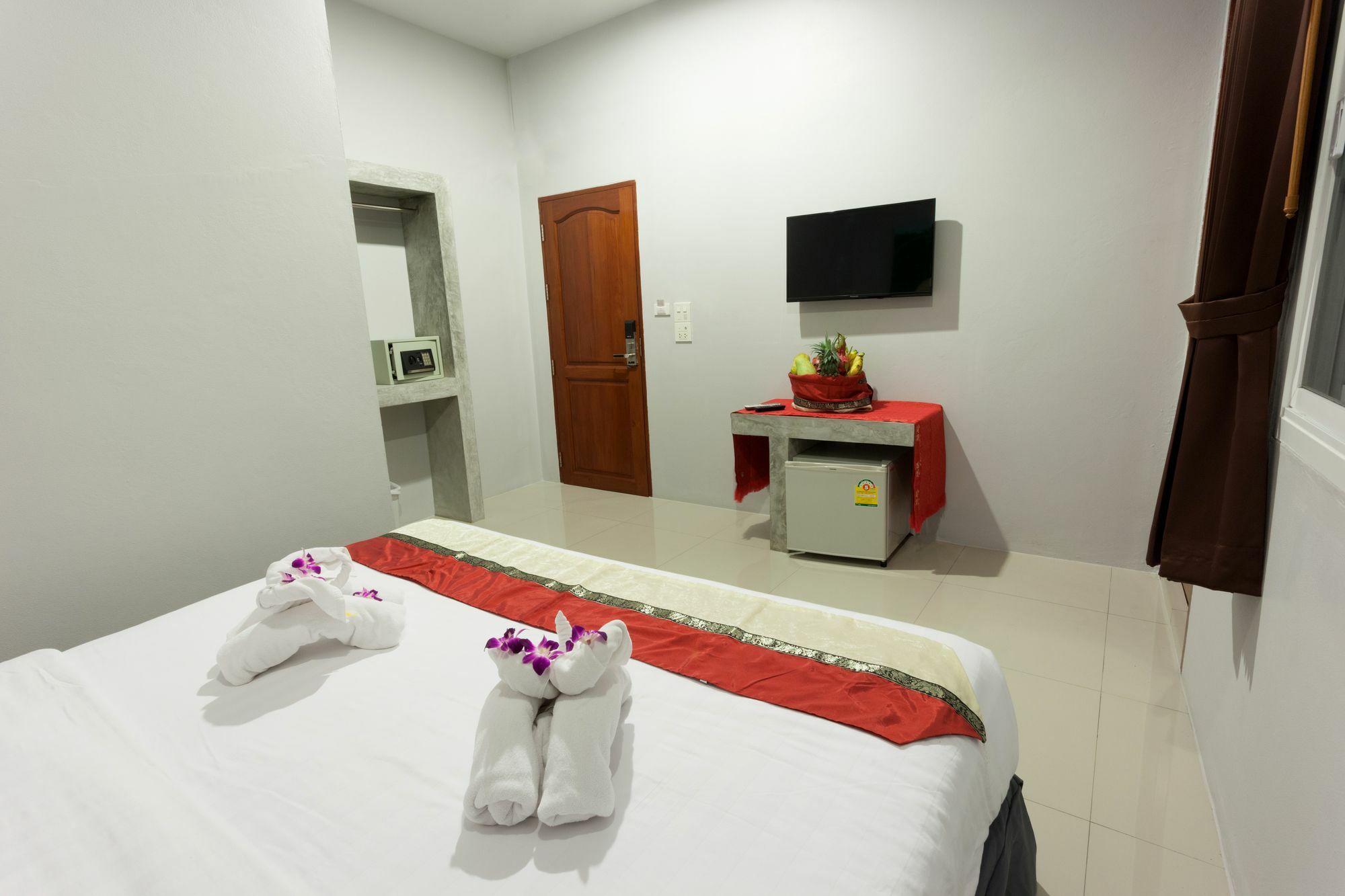 Freedom Hotel Patong Exterior foto